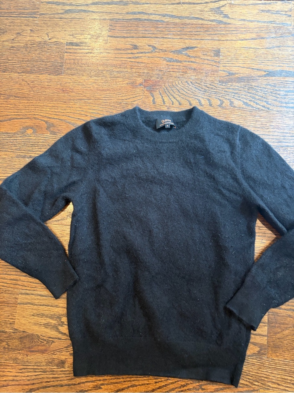 Quince Black Women’s  100% cashmere Crewneck Sweater